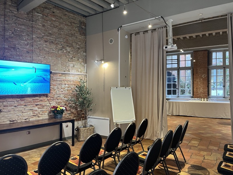 Configuration conférence, côté brique