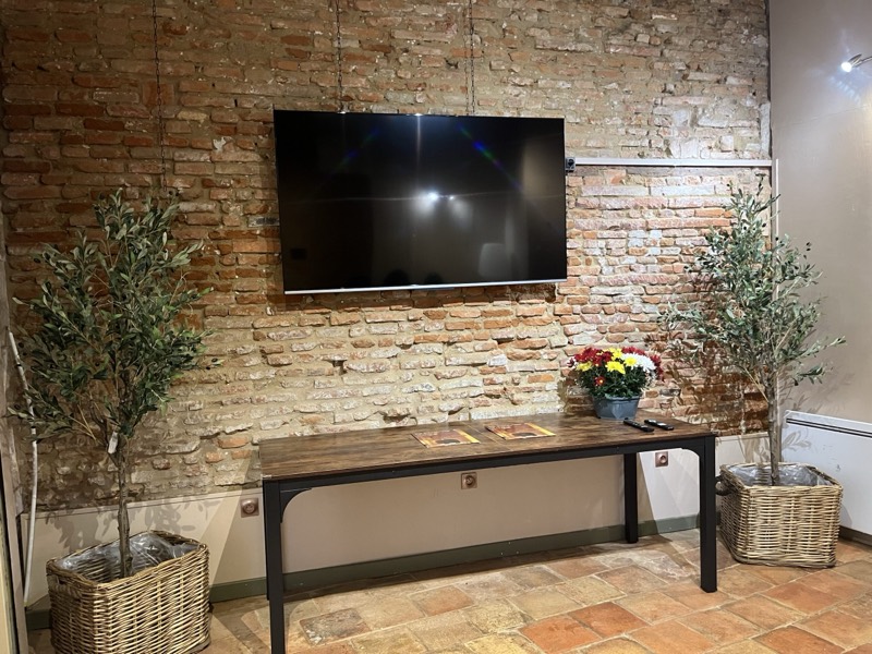L'écran et la console, côté brique